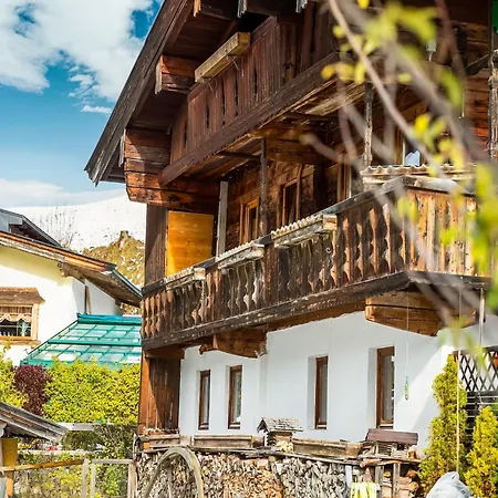 In Near Thurn Pass Skiing, Cleaning Included Casa de Férias